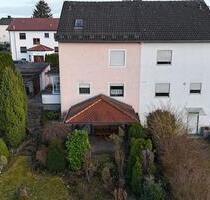 DHH in Lappersdorf - Hainsacker mit großem Garten sehr gepflegt