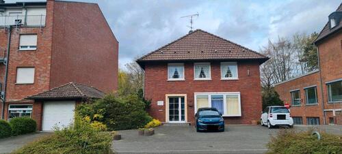 Foto - Freistehende Stadtvilla 1-2 Wohneinheiten, Garage +4 Stellplätze