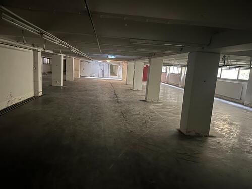 Foto - UG Lager mit 1400 qm in München zu vermieten