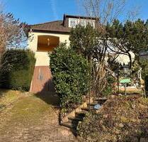 Schönes Einfamilienhaus - 1.350,00&nbsp;EUR Kaltmiete, ca.&nbsp; 120,00&nbsp;m&sup2; in Bad Pyrmont (PLZ: 31812)