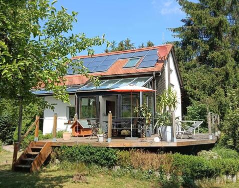 Foto - Freistehendes Einfamilienhaus mit großem Garten