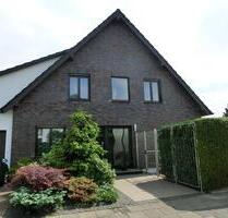 Lichtdurchflutete 2-Zimmer-Wohnung mit Einbauküche in 2-Familienhaus - Köln Kalk Lichtdurchflutete 2-Zimmer-Wohnung mit Einbauküche in 2-Familienhaus - Köln Kalk