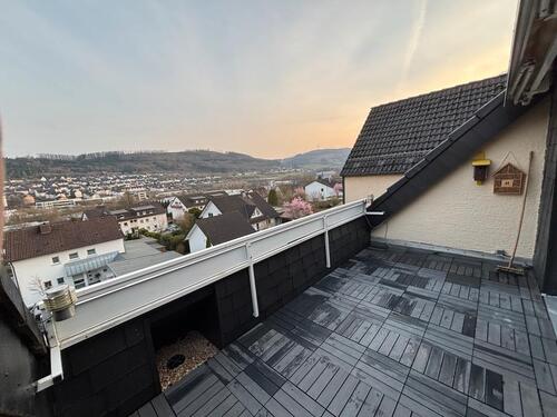 Foto - Renovierte 2-Zimmer-Wohnung mit Loggia & Garage