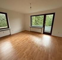 Helle, renovierte 3-Zimmer-Wohnung mit Balkon und Garage in Achim