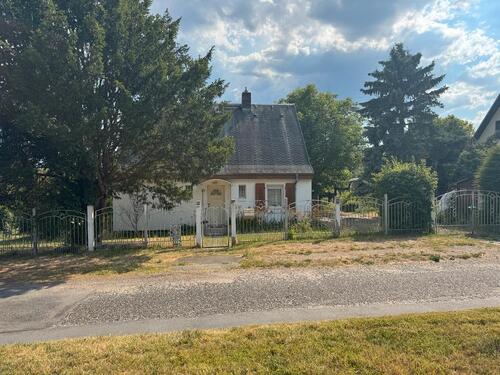 Foto - Einfamilienhaus mit Nebengebäude & Garage auf großem Grundstück