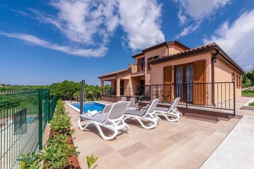 Foto - Charmante, voll ausgestattete Villa mit privatem Pool