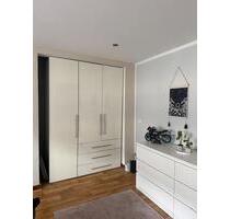 WG-Zimmer in zentraler Lage - 430,00&nbsp;EUR Kaltmiete, ca.&nbsp; 125,00&nbsp;m&sup2; in Siegen (PLZ: 57072)