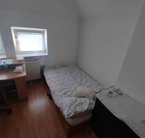 Möblierte Dachgeschosswohnung - 650,00 EUR Kaltmiete, in Hannover (PLZ: 30419) Herrenhausen-Stöcken