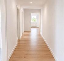 Frisch renovierte 3,5 Zimmerwohnung mit Balkon und Parkplatz - Elmshorn