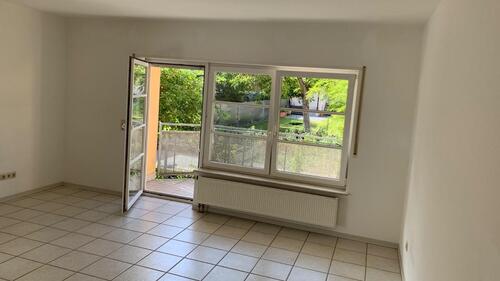 Foto - Lu- Edigheim, 2 ZKB, Balkon, PKW- Stellplatz, RESERVIERT