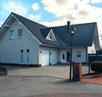 220 m² Einfamilienhaus mit Garten & 2 Garagen – sofort frei - Bramsche