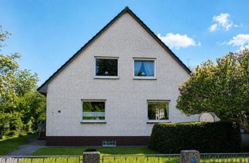 Foto - Großzügiges Einfamilienhaus mit Vollkeller und Doppelgarage