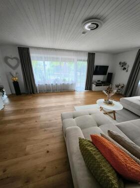 Foto - 5-Zimmer-Erdgeschosswohnung mit Garten,in 3 Familien Haus