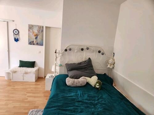 Foto - Möbliertes Studio-Apartment mit separater Küche und Balkon