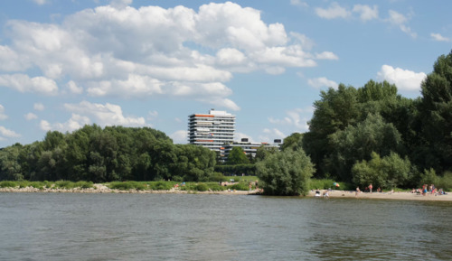 Foto - Moderne 3-Zimmer-Wohnung mit Schwimmbad und Balkon in Köln
