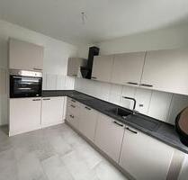 Sanierte 4-Zimmer-Wohnung mit Balkon, schöner Aussicht und Einbau - Schwaikheim