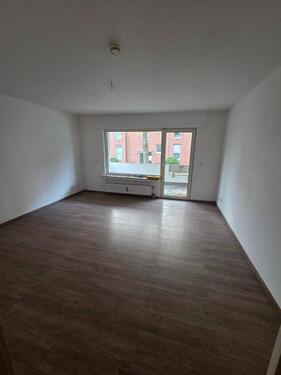 Foto - Top Lage 3,5 Zimmer Erdgeschosswohnung mit Balkon u. Einzelgarage
