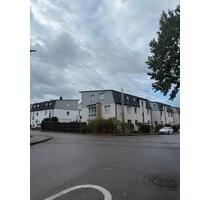 Frisch renovierte, helle 2-Zimmer-Wohnung mit Balkon und neuer EB - Freiberg am Neckar