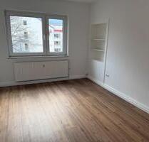 Frisch renovierte 2 Zimmer Wohnung, mit Balkon und Küche - Bielefeld Schildesche