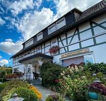 Wohnhaus mit Ferienwohnungen und Gästezimmern - Diemelsee