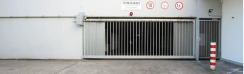 Foto - ABGESCHLOSSENE GARAGE MIT LICHT UND STROM STUTTGART ROT