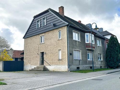 Foto - Großes Haus am Ortsrand 