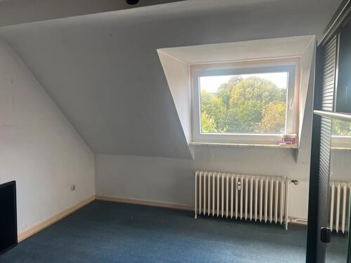Foto - Dachgeschosswohnung ab sofort, WG geeignet