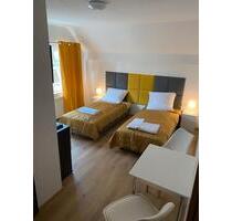 Monteurzimmer Ferienwohnung vollmöbliert Monteurwohnung Zimmer - Albertshofen