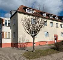Niedliche kleine Dachgeschosswohnung in Dessau-Roßlau mit riesiger Terrasse zum Wohlfühlen!
