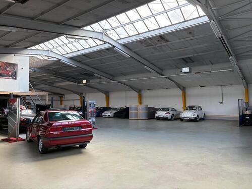 Foto - PKW Stellplätze in schöner Halle zu vermieten