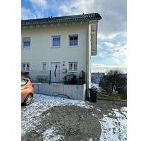 Dreifamilienhaus: Rechtes Haus mit je 125m² Wohnfläche und Garten - Hohenpolding