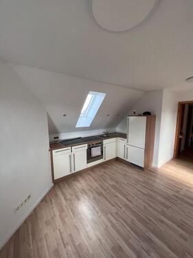 Foto - Vermiete helle 2,5 Zimmer Wohnung im Dachgeschoss