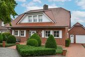 Foto - Einfamilienhaus mit Vollkeller und großer Garage