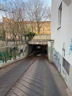 Foto - Tiefgaragenstellplatz für Luxusauto oder Oldtimer zu vermieten