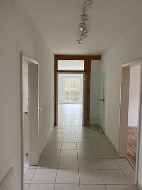 Foto - Helle, freundliche, lichtdurchflutete DG-Wohnung zu vermieten