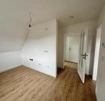 Perfekte Single-Wohnung * renoviert im Daschgeschoss * - Rheda-Wiedenbrück