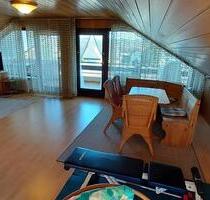 Möblierte 2,5-Zi DG-Wohnung mit Balkon und Garage in Offenburg