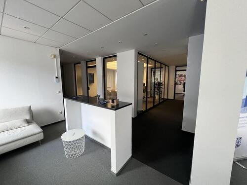 Foto - Büroplatz im Gewerbegebiet Langenwolschendorf, frisch renoviert + möbliert