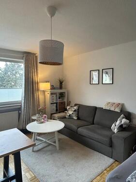 Foto - Helle 1-Zimmer Wohnung, mit EBK, modernisierter Wohn- und Küchenbereich