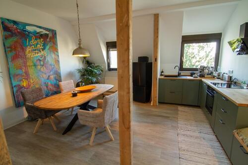 Foto - ALTBAU - Frisch sanierte & stilvoll möblierte 2,5-Zimmer-Wohnung