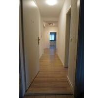 Helle, WG-taugliche 5-Zimmer-Wohnung - Stuttgart Zuffenhausen