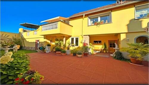 Foto - Haus mit mediterranem Flair, Außenpool und Einliegerwohnung