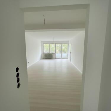 Foto - Erstbezug nach Sanierung Uhlandstraße
