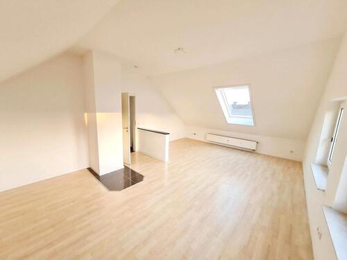 Foto - Gemütliche Dachgeschosswohnung - 360,00 EUR Kaltmiete,