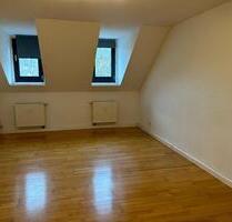 Altsaarbrücken, Nähe HTW, sehr hübsche 2-Zi-DG-Wohnung mit Einbau