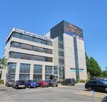 Frisch renovierte Fläche Bodenbelag Parkettoptik LED Beleuchtung - Neuss Gnadental