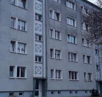Teilsanierte 2- Zimmer Wohnung im Erdgeschoß mit Balkon - Bad Lobenstein