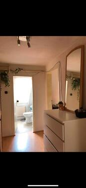 Foto - Dachgeschosswohnung- 3,5 Zimmer - ca. 55m² - nur Studenten