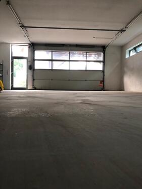 Foto - Halle+Lagefläche+Aspaltirtrt PKW Stellplätze