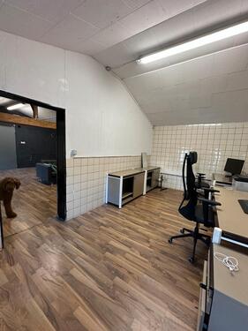 Foto - Büro (50m2) mit Werkstatt (50m2) und Halle (100m2)